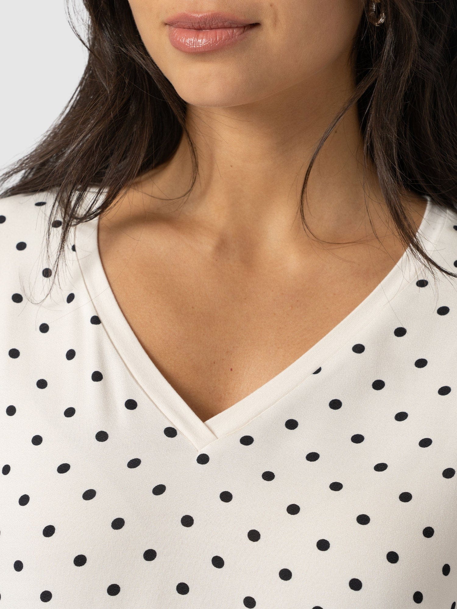 Turn Up Contrast V Neck Tee - Cream Polka Dot - Image 4